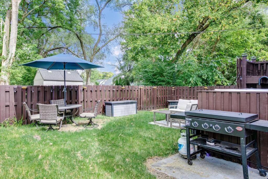 Villa Walk To Nd, Hot Tub, Lux Kitchen, Pet Friendly South Bend Exterior foto